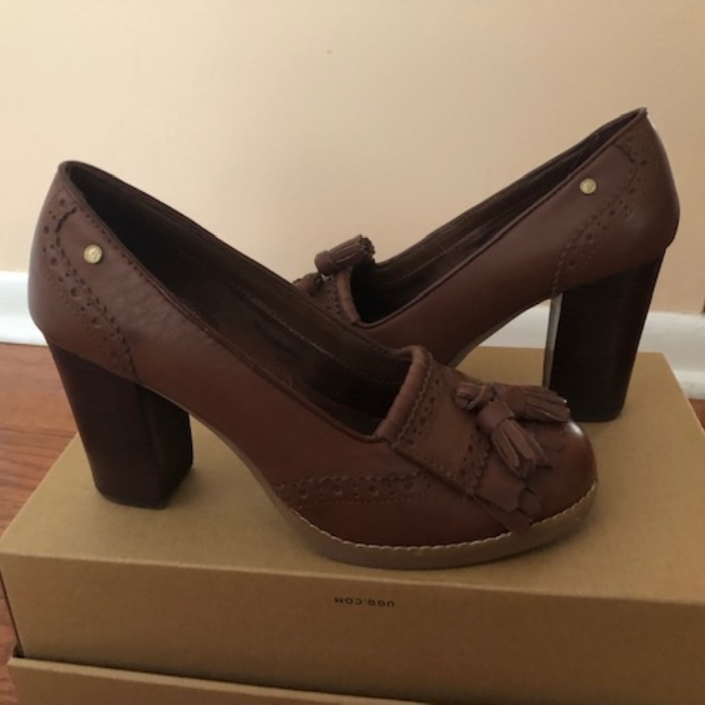 G.H. Bass brown leather high heel shoes. Size 8.